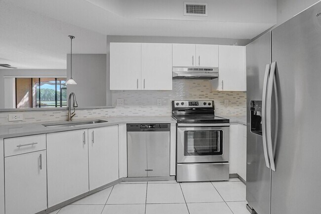 Building Photo - 401 SW 158th Ter