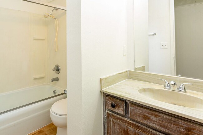 Building Photo - 940 S 46th St