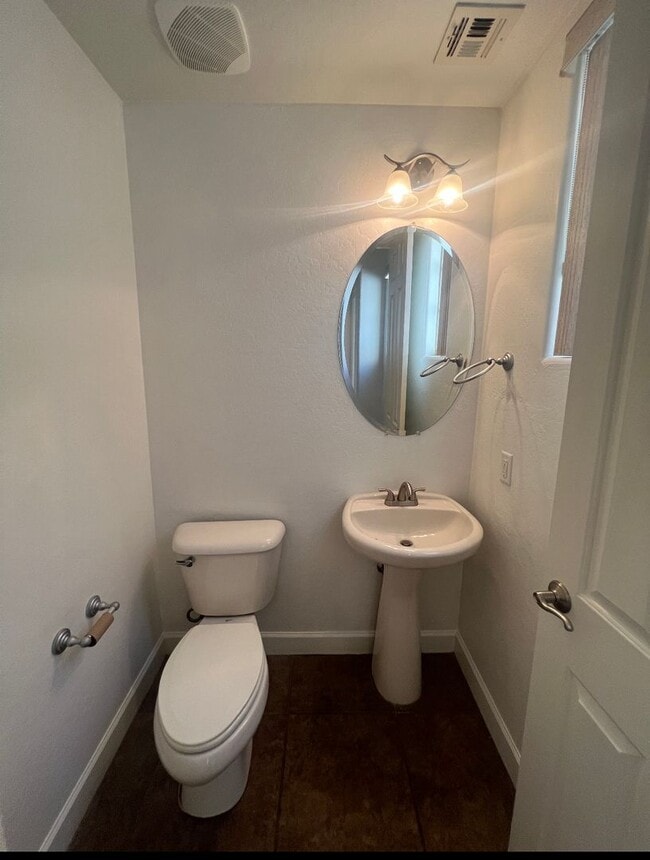 Building Photo - 3 bedroom in Higley Park