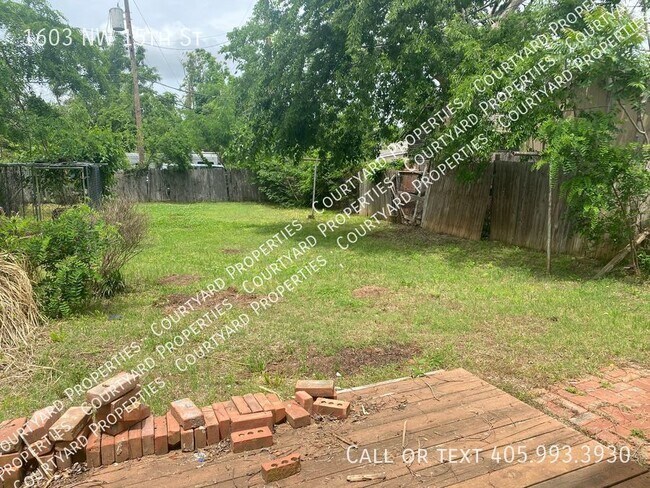 Building Photo - adorable home near Plaza