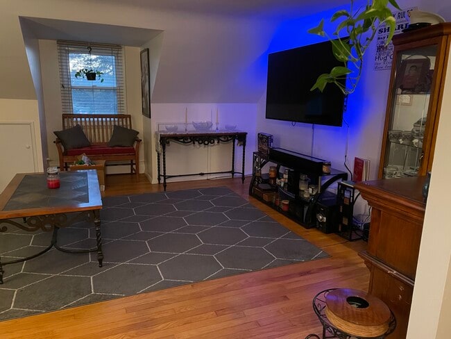 Building Photo - 2418 Welsh Rd