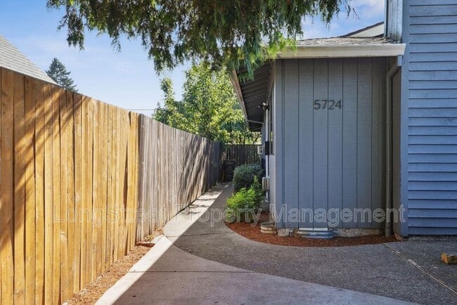 Building Photo - 5726 SE 83rd Ave