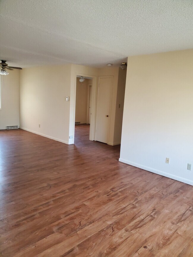 Building Photo - 1234 E Elm St