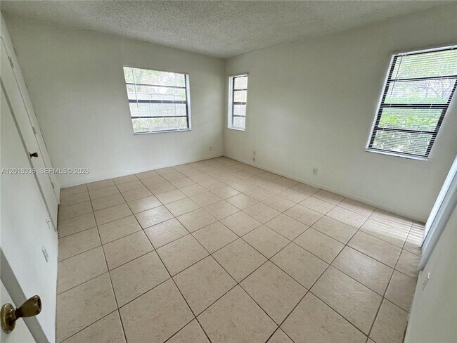 Foto del edificio - 3500 NW 116th Terrace