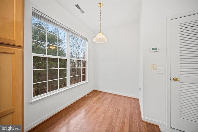 Foto del edificio - 23094 Fontwell Square