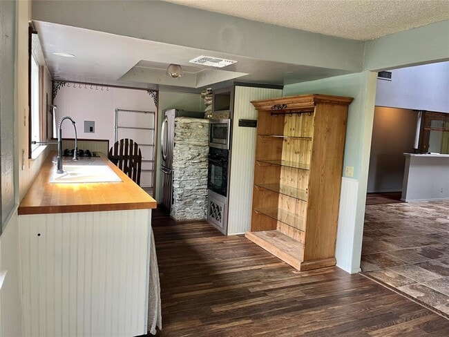 Building Photo - 602 Splitrock