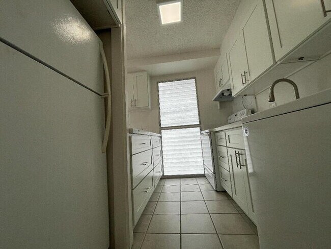 Foto del edificio - WALINA APTS studio w/pkg, sec, W/D, c-fan,...