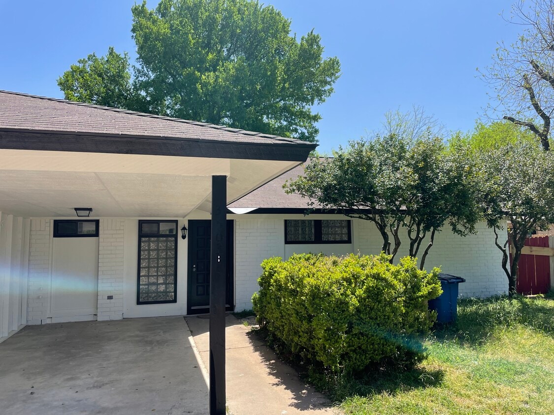 5303 West Gate Blvd, Sunset Valley, TX 78745 Townhome Rentals in