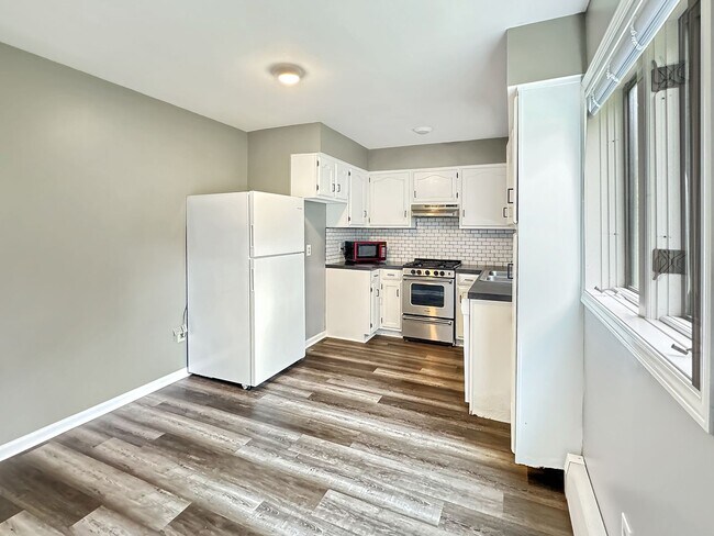Foto del edificio - Check out this amazing 4 bedroom 1.5 bathr...