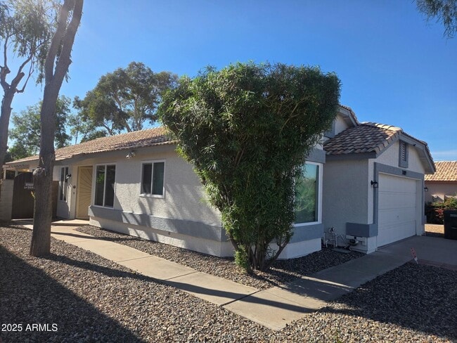 Building Photo - 3009 E Utopia Rd