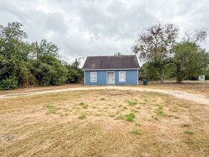 Building Photo - 300 Schmucks Rd