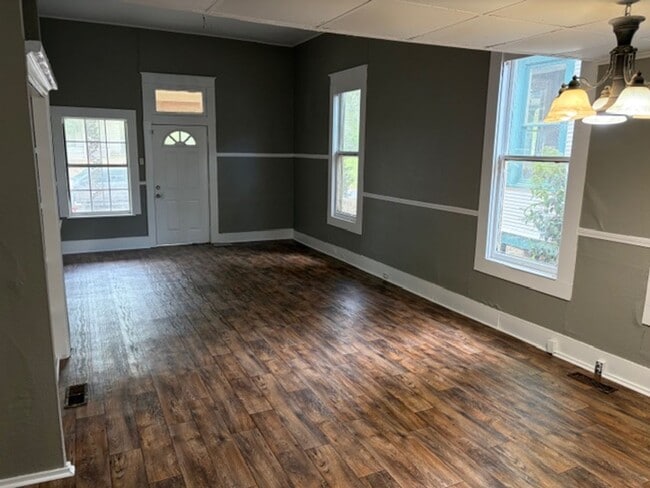 Building Photo - Remodeled 3 Bedroom Home in Highland - Central Air!