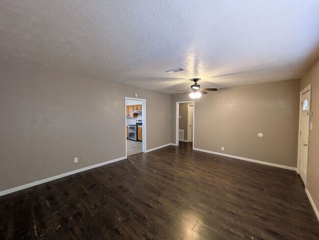 Building Photo - 707 S 13th St