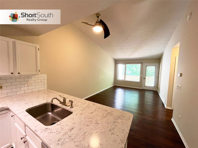 Foto del edificio - Beautiful 2 Bed 2 Bath Condo For Rent in R...