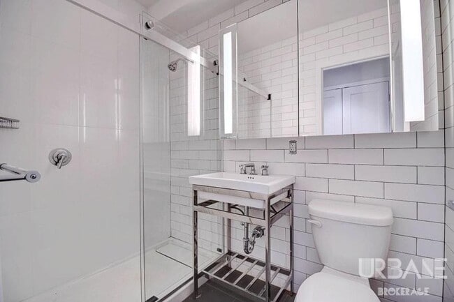 Building Photo - 4 bedroom in New York NY 10003