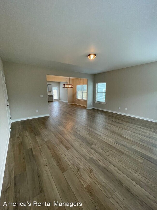 Building Photo - 3 br, 2 bath House - 206 Kings Way