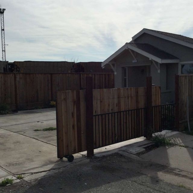 Building Photo - House For Rent in Stockton