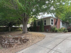 Building Photo - 8164 SE 52nd Ave