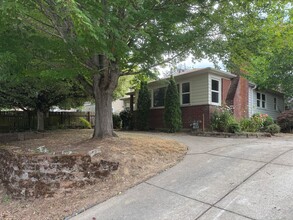 Building Photo - 8164 SE 52nd Ave