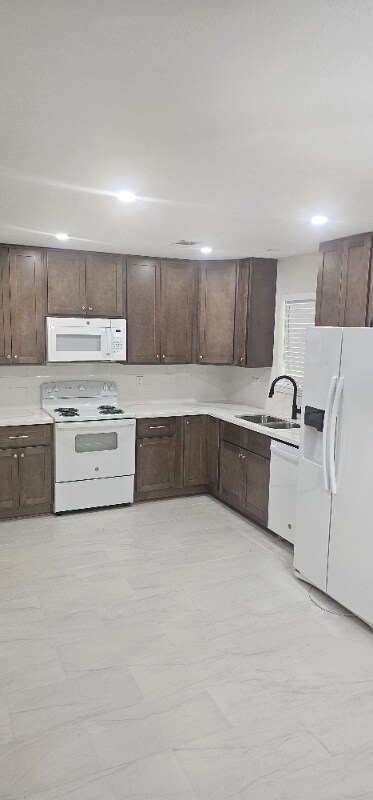 Foto del edificio - 242 E 17th St