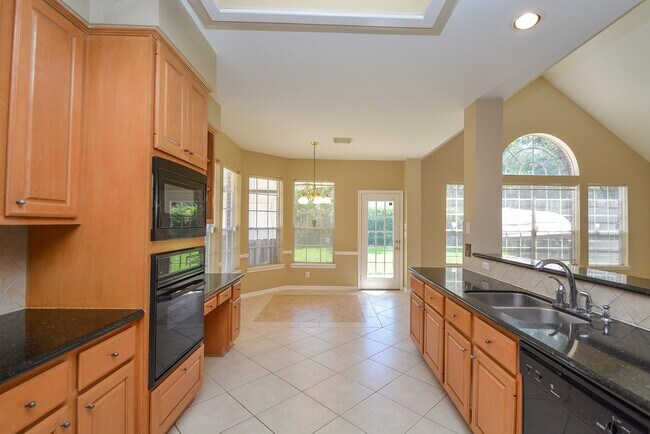 Building Photo - 17415 Fountainview Cir