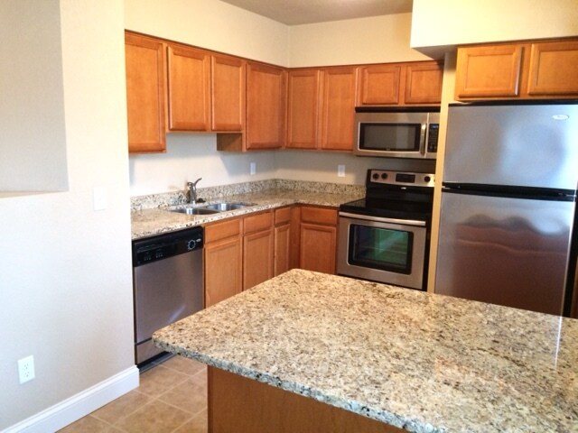 Building Photo - 100 Grandview Ct