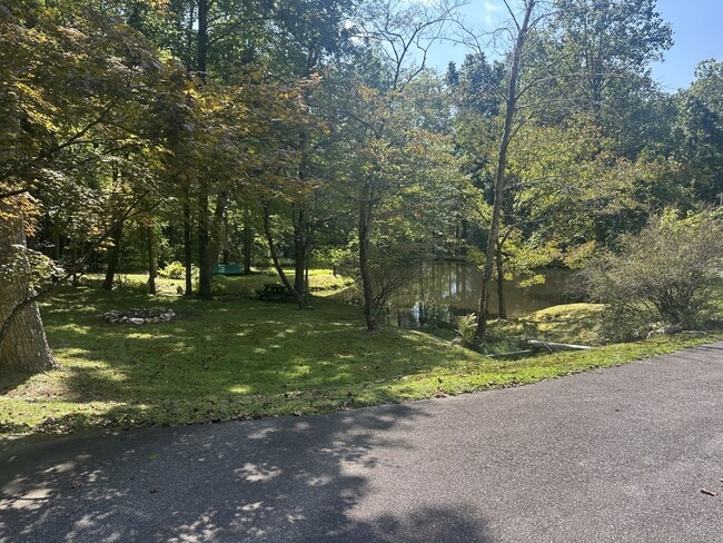Building Photo - 260 Fern Dr