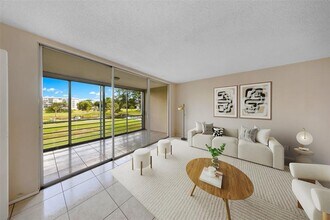 Building Photo - 2601 S Palm Aire Dr