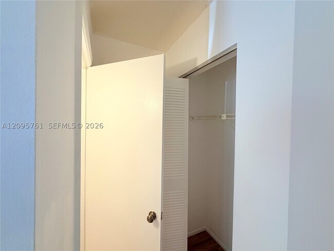 Foto del edificio - 3500 Gateway Dr