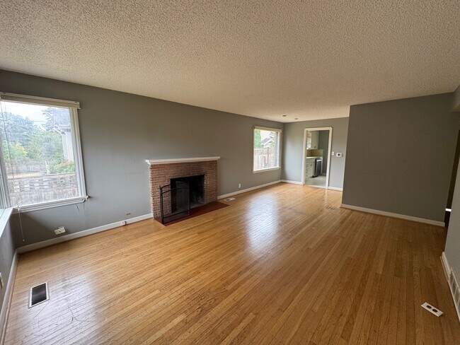 Building Photo - 6227 53rd Ave NE