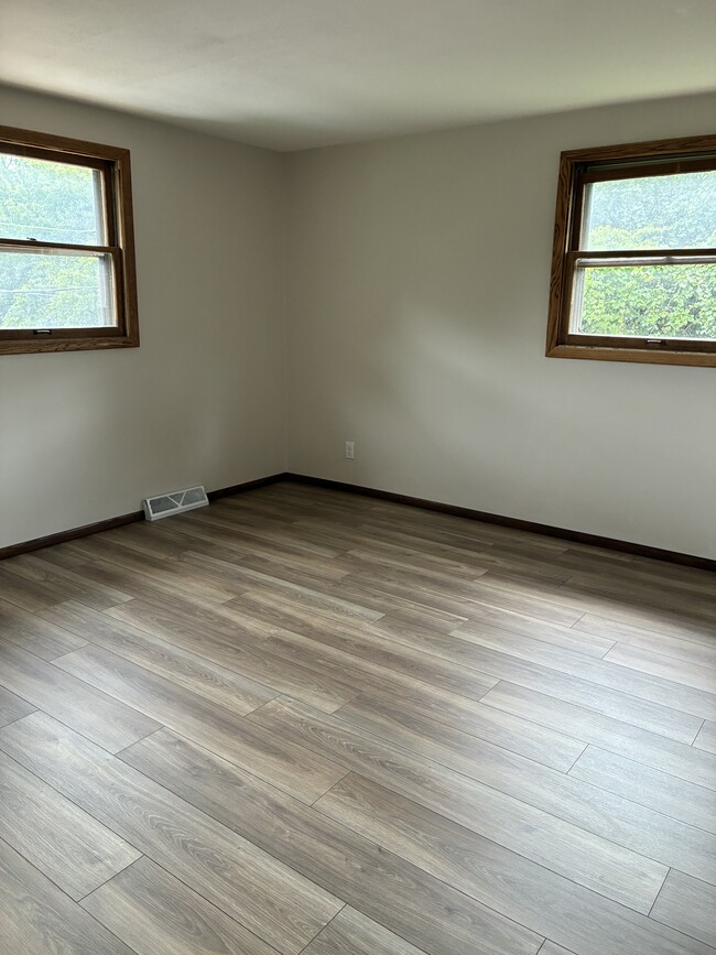 Building Photo - 12125 W Dearbourn Ave