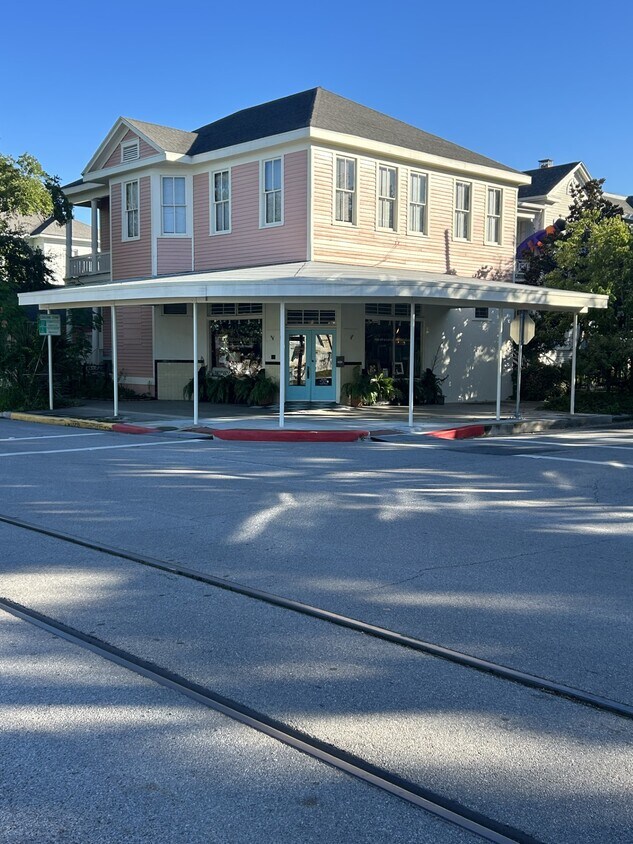 The apartment is the second floor of this corner store at 25th and Avenue L. - 1118 25th St
