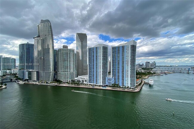 Foto del edificio - 888 Brickell Key Dr