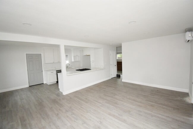 Building Photo - 1222 Willowside Ter