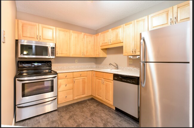 kitchen - 78 10th St E