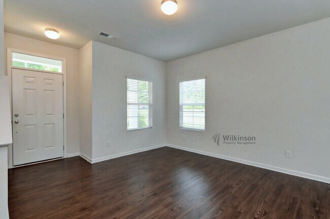 Building Photo - Nice 4 bedroom 2.5 Bathroom home located i...