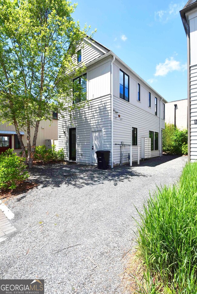Building Photo - 195 Breakspear Ln
