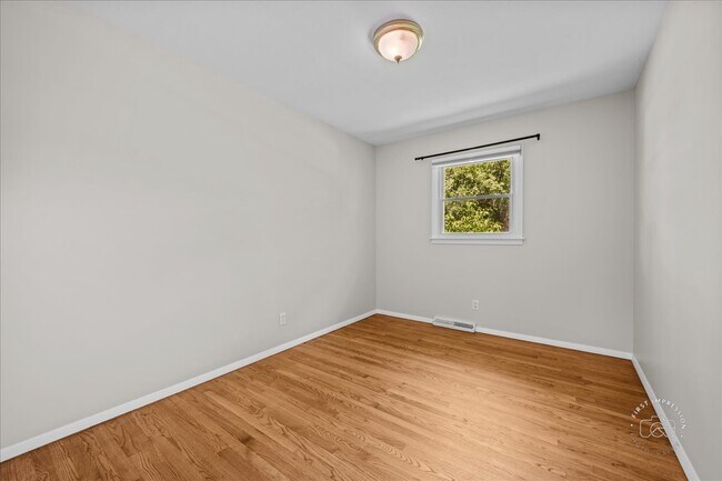 Building Photo - 1607 Oak St