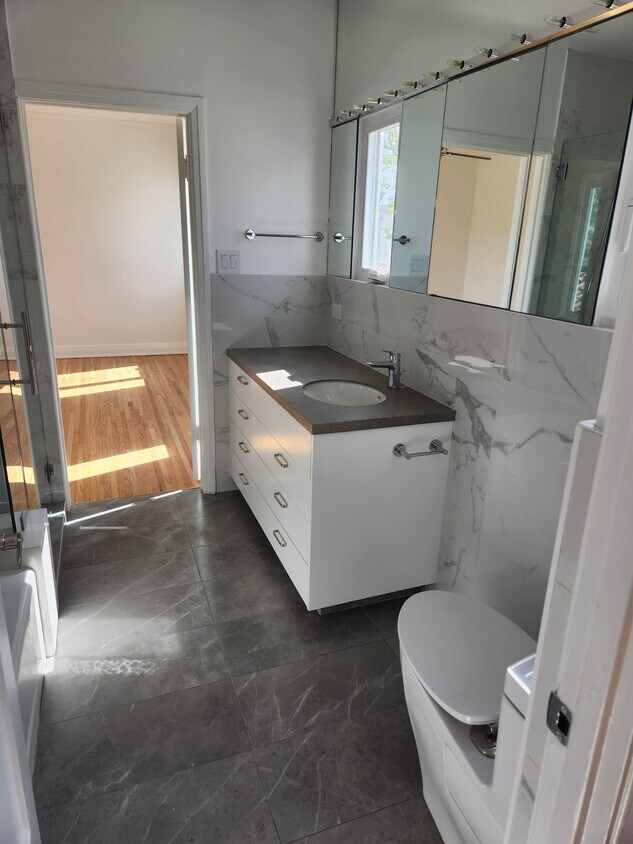 Building Photo - 6319 W 6th St