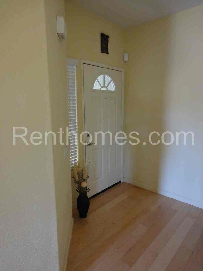 Foto del edificio - 12344 Springwater Point