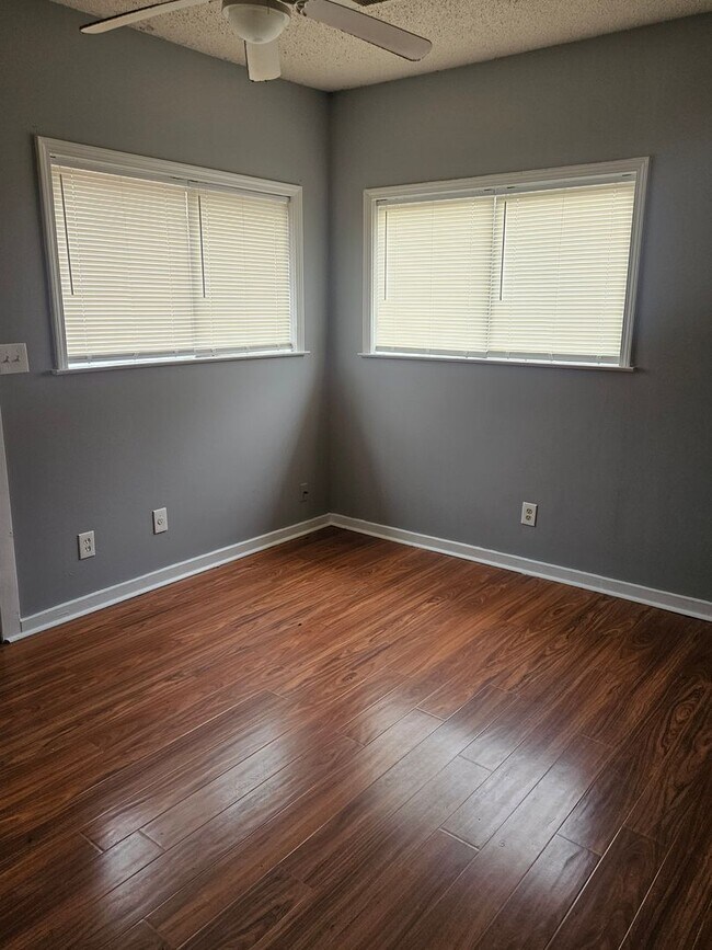Building Photo - Available now! MOVE IN SPECIAL $200 OFF FIRST MONTHS RENT!! THIS PROPERTY IS SECTION 8 FRIENDLY!