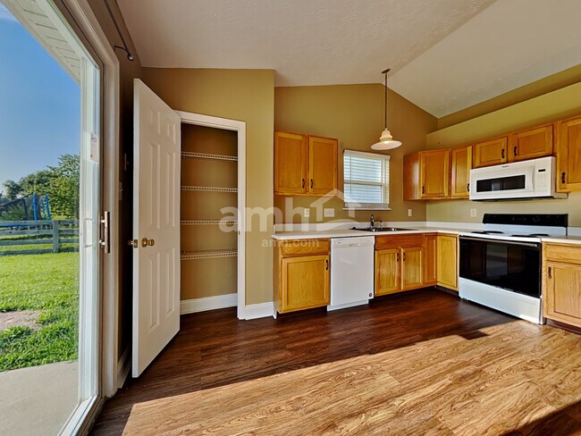 Foto del edificio - 7184 Franklin Madison Rd