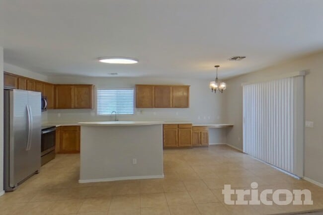 Building Photo - 43714 Cale Dr