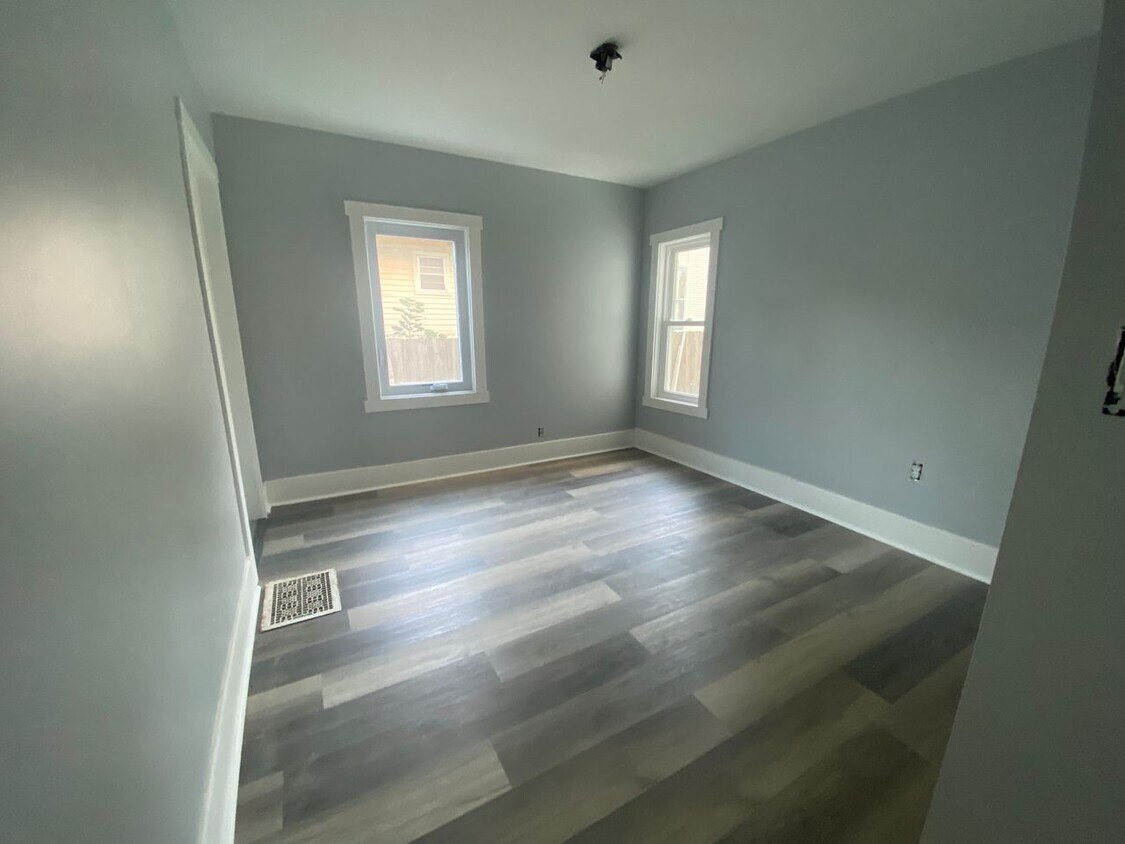 Foto del edificio - 322 E Sherman Ave