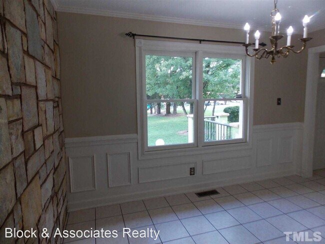 Building Photo - 3 br, 1.5 bath House - 1719 St Albans Drive