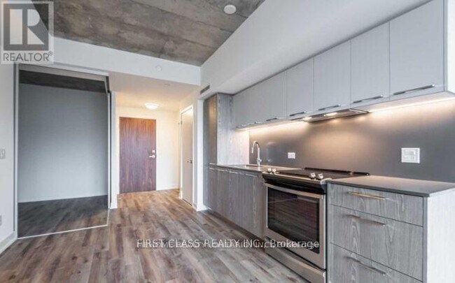 Photo du bâtiment - 30 Baseball Pl