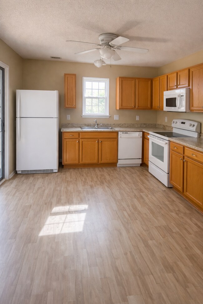 Foto del edificio - 219 Pineclave Cir