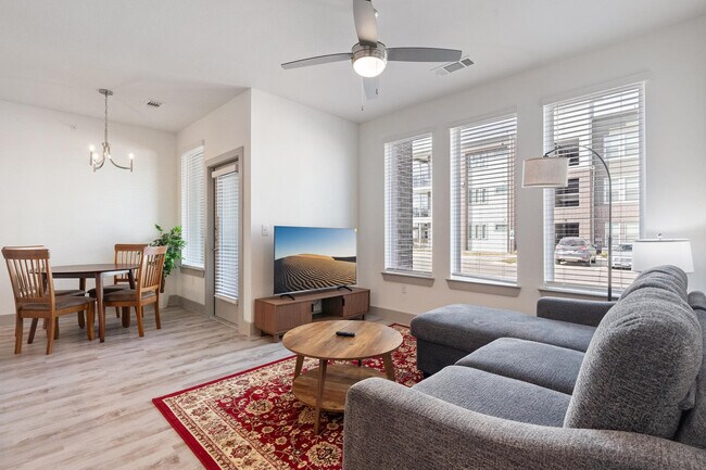 Foto del edificio - 12100 1/2 Ferrystone Glen Drive-SI ID1240333P