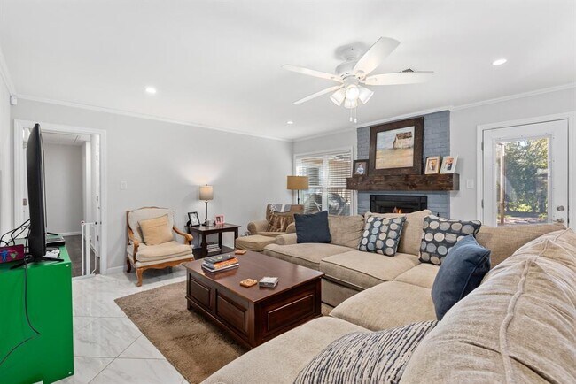 Foto del edificio - 14531 Bramblewood Dr