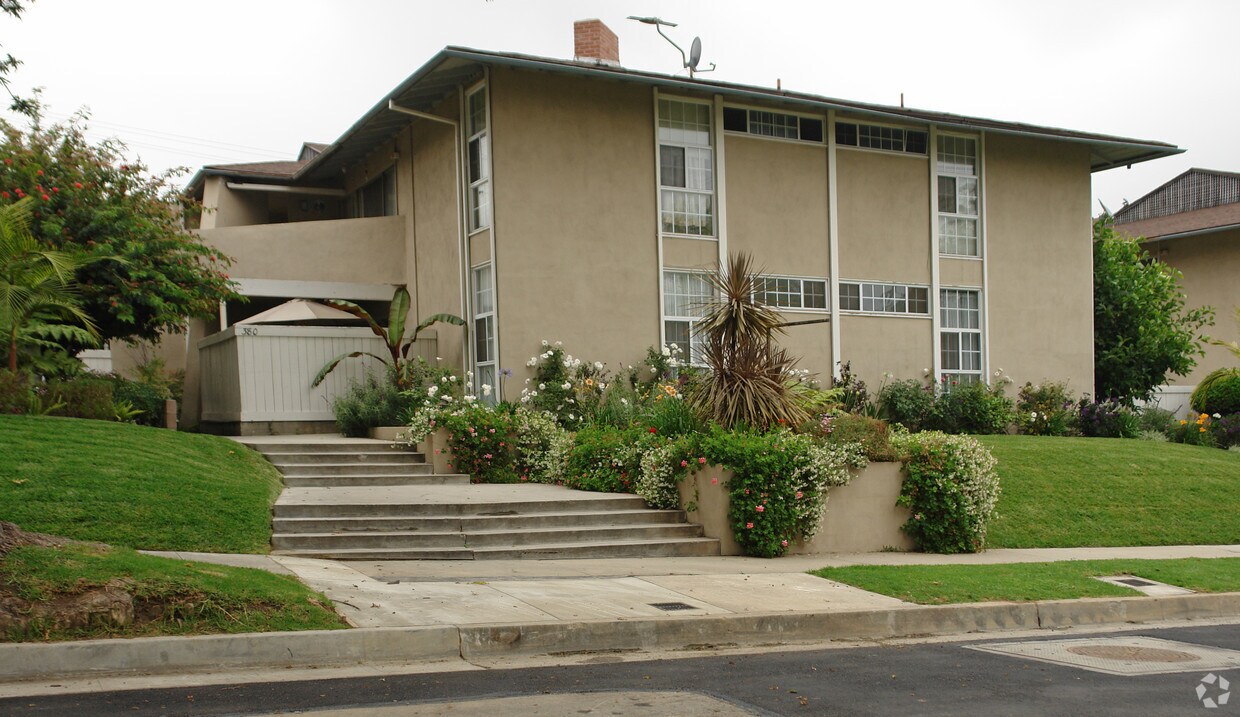 Primary Photo - 380 Cliff Dr